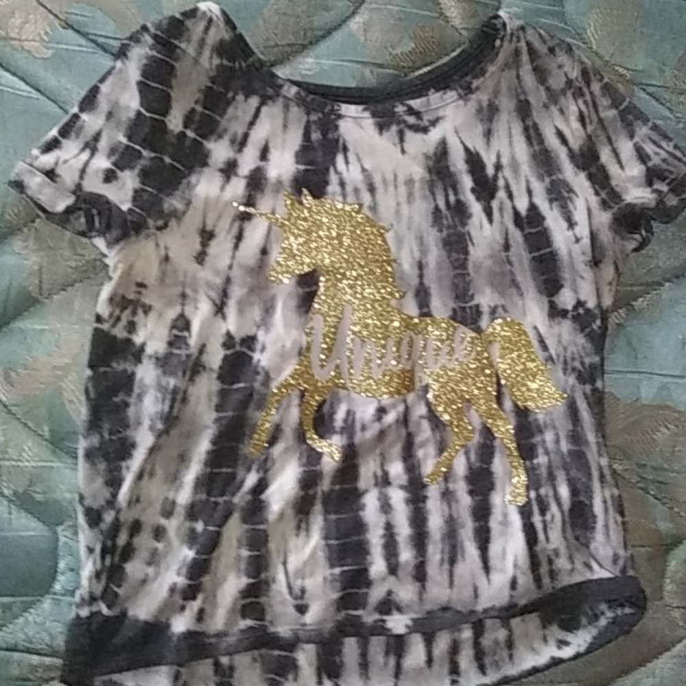 Hello this is a girl crop top 😊